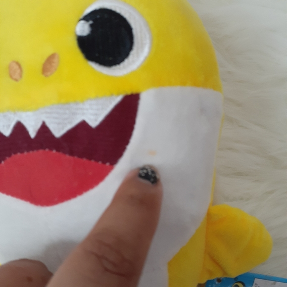 Pinkfong Shark Family 11" Plush with Sound - Baby Shark Yellow - Picture 9 of 11